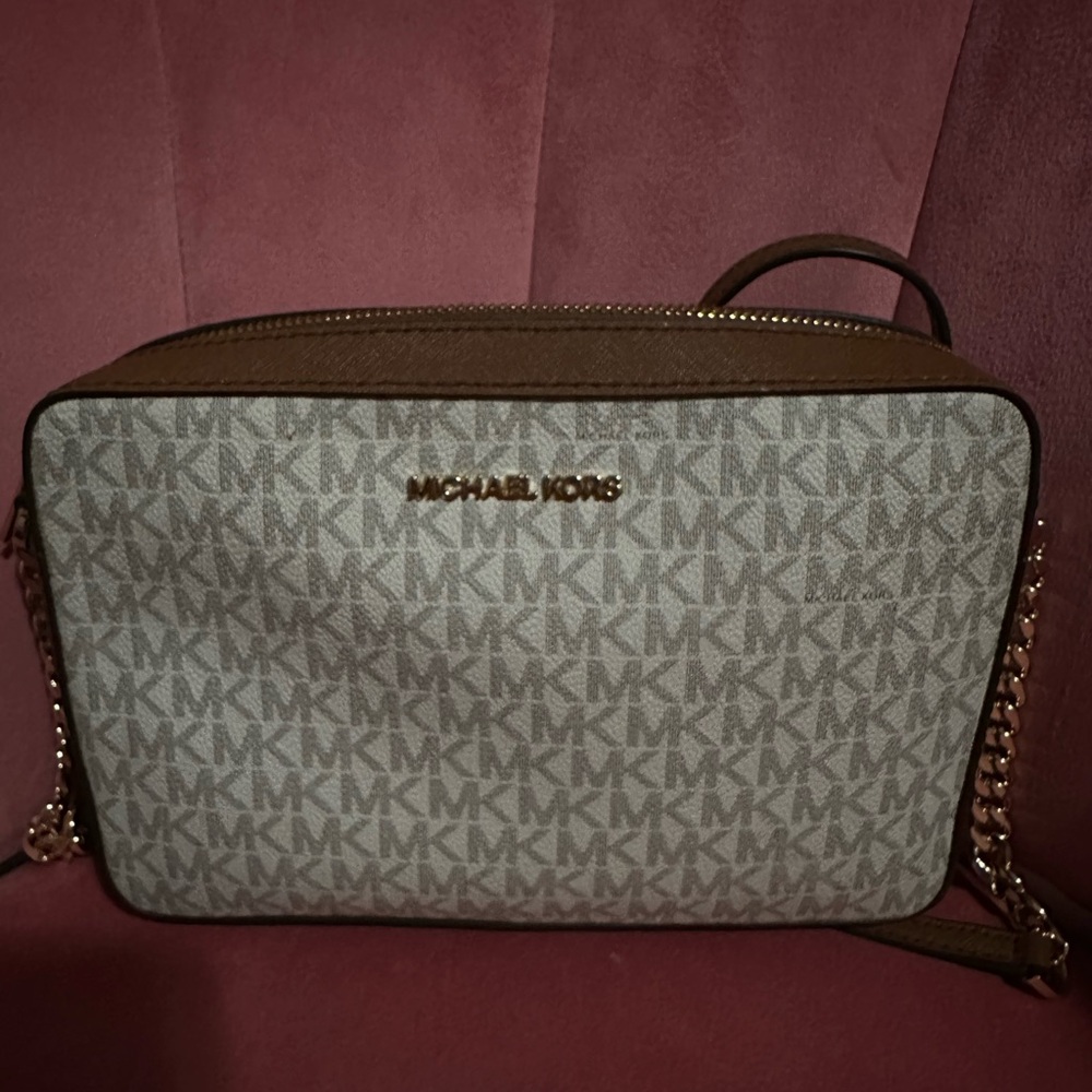 Michael kors cross body